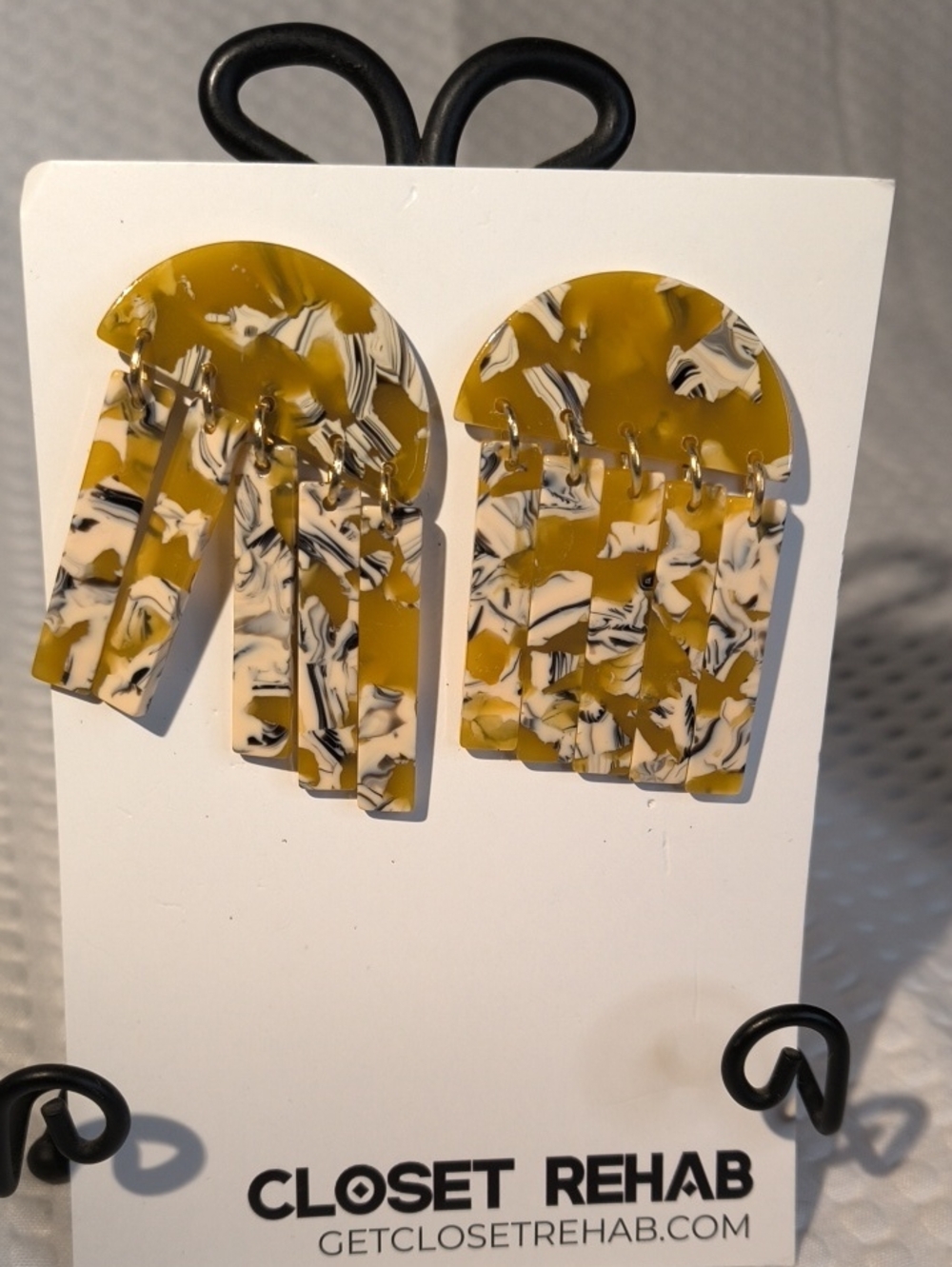 Closet Rehab Fringe Earrings In Honey Be Mine